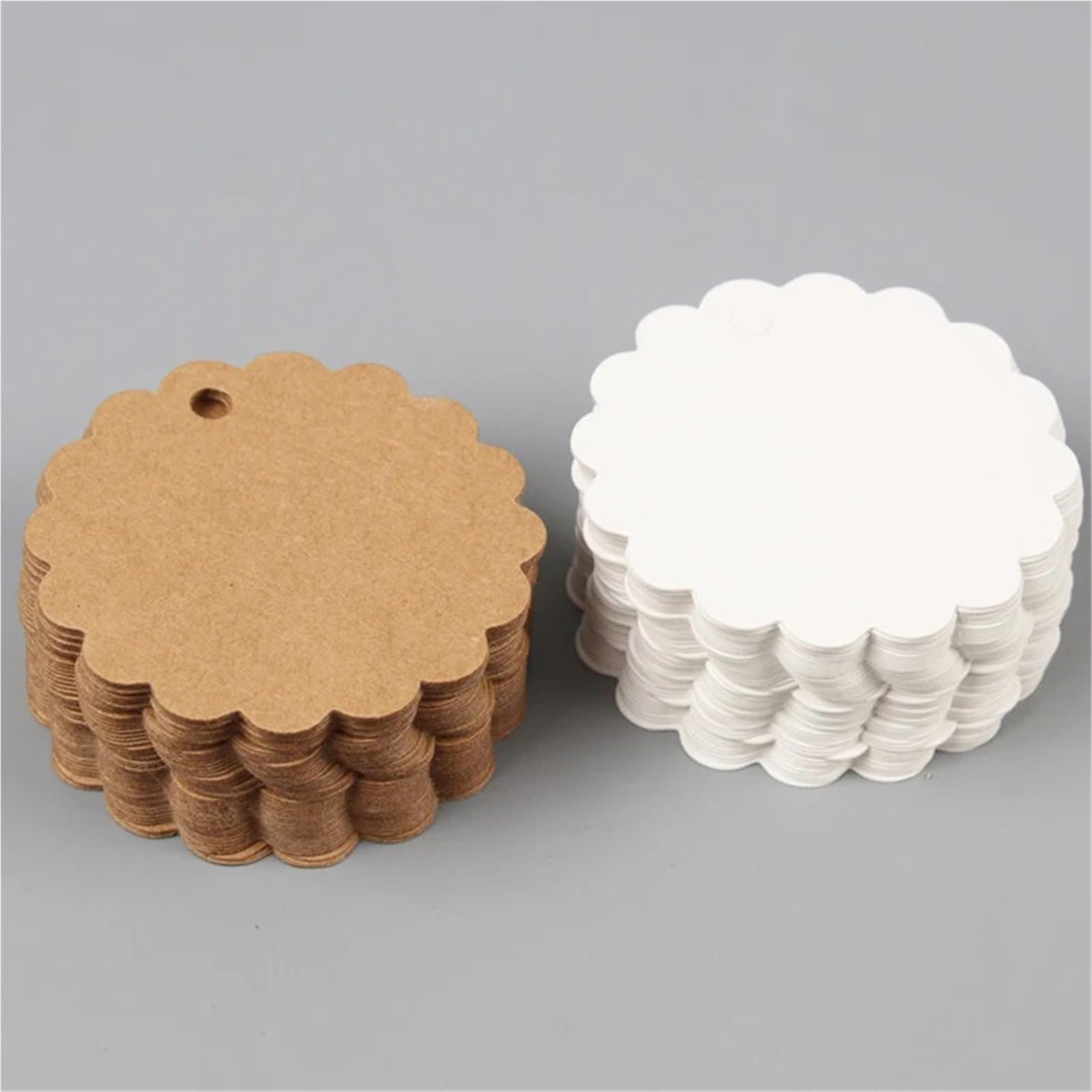 Preisschilder mit Schnur, rund, zum Aufhängen, bunt, gewellt, Kraftpapier, blanko, Packetiketten, geeignet für Geschenke, Souvenirs, Beschriftung für Warenmarkierung, Braun, 300 Stück