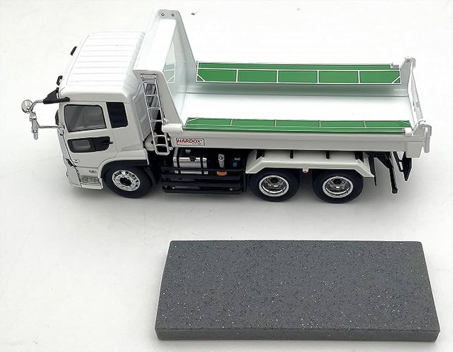 UDTRUCKS QUON KYOKUTOダンプ(ホワイト/ブラックフレーム) UDTRUCKS