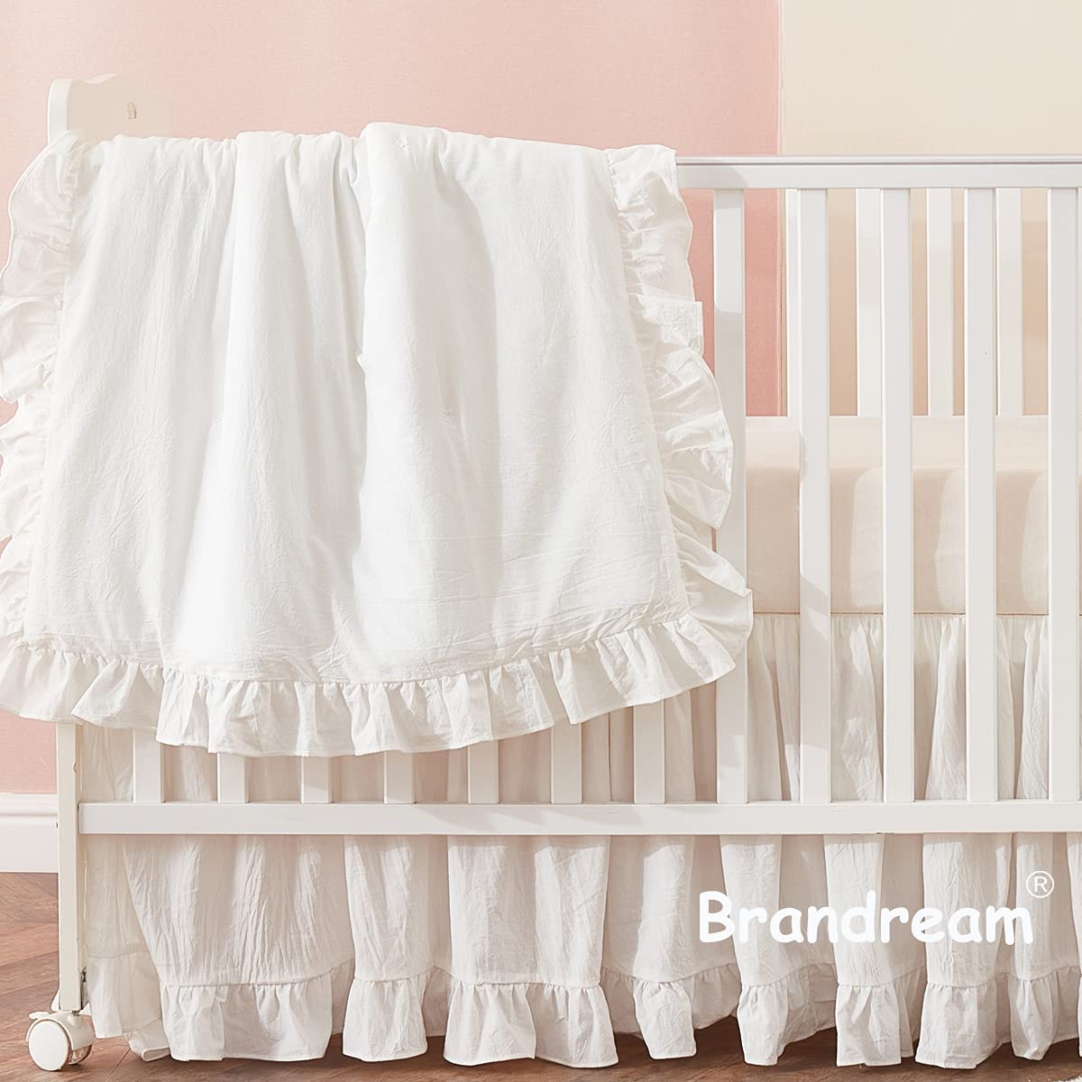 Brandream Juego de ropa de cama para cuna para niñas y niños, juego de 3 piezas, color blanco, edredón de bebé, sábana bajera ajustable, falda de cuna incluida
