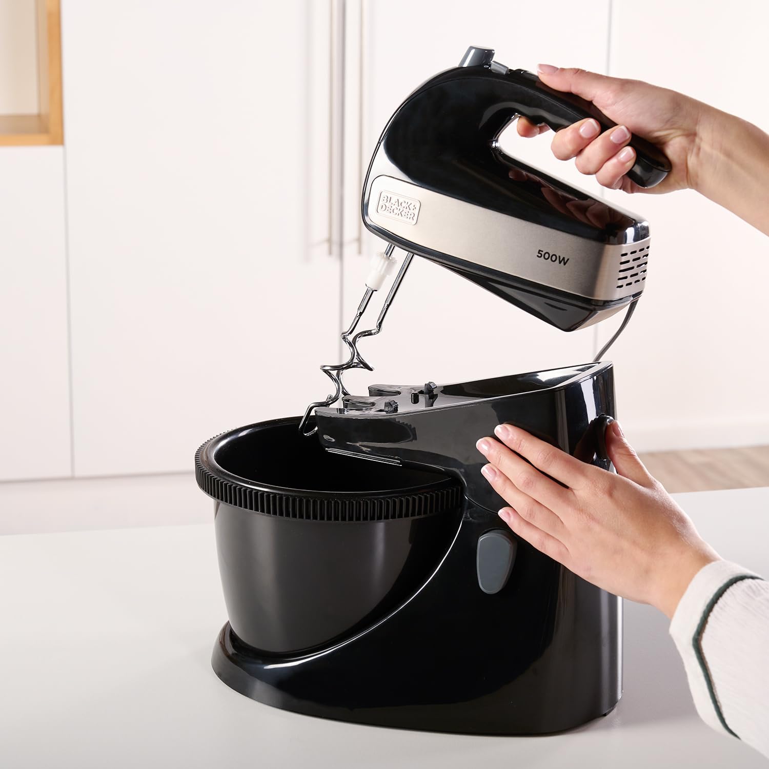 BLACK+DECKER BXMXA500E Blender Ugniatający, 500W, z obrotową miską, wyjmowana miska 2,5L, 5-biegowa, turbo, 2 zestawy wymiennych prętów - ugniatarki i miksery