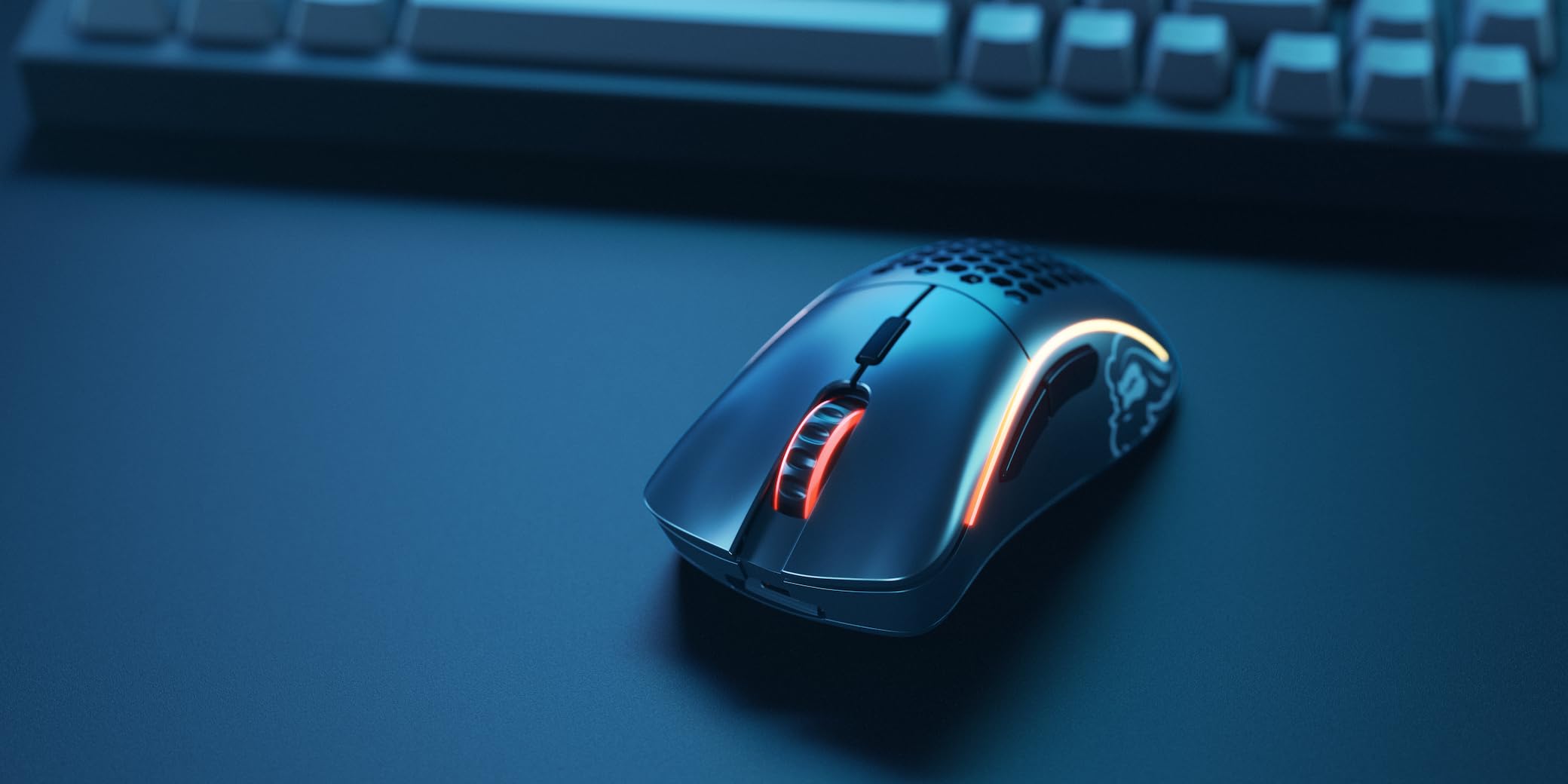 GLORIOUS Model D- Wireless Ratón Gaming Inalámbrico Ligero (Negro Mate) | Conectividad sin lag, sensor BAMF avanzado, batería de larga duración, deslizadores PTFE, formato colmena, iluminación viva