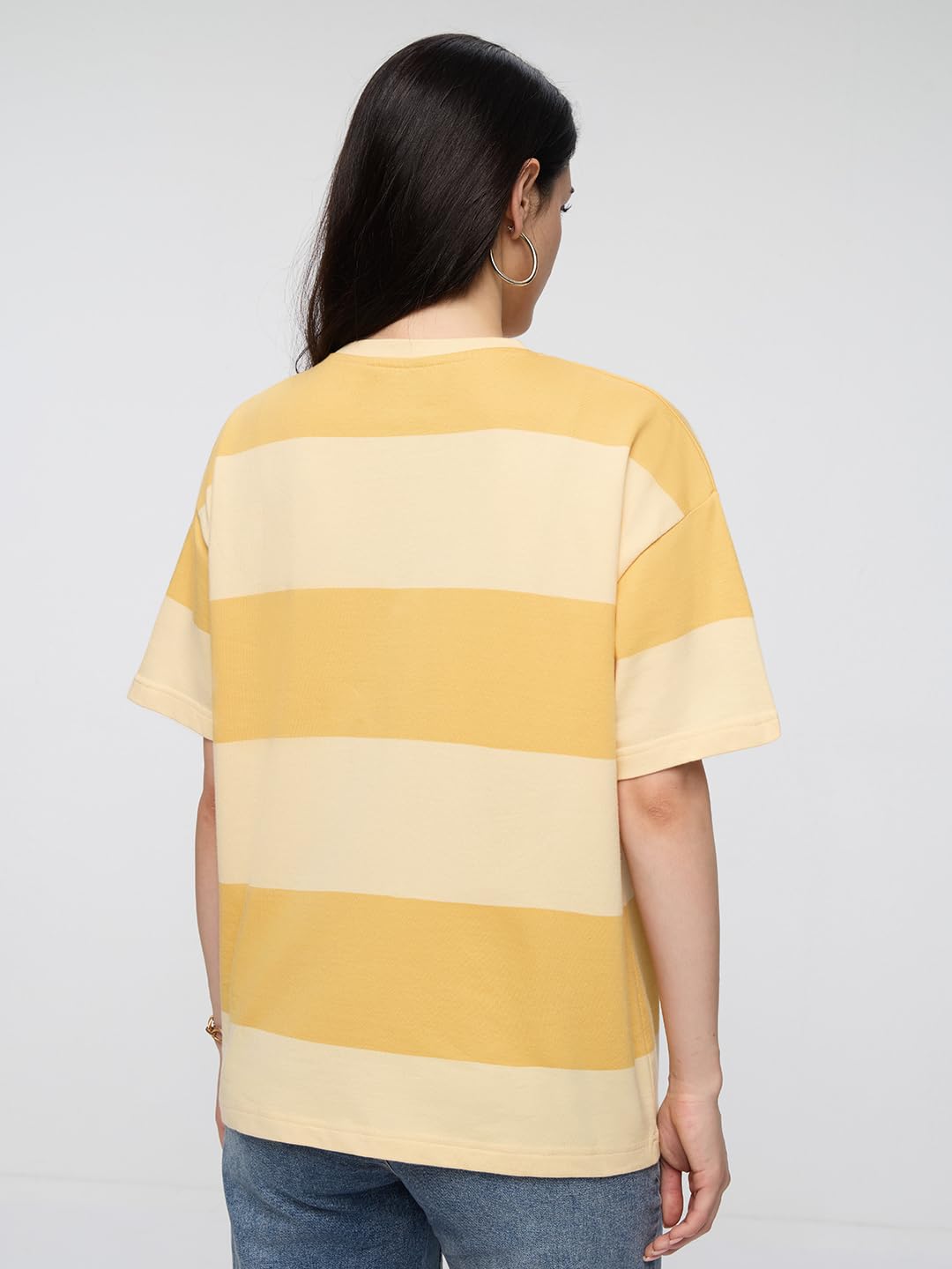 The Souled Store Minions No Coffee T-shirt pour femme et fille, col rond, rayures jaunes et appliques, coton, léger, épaules dénudées, streetwear, décontracté, grand