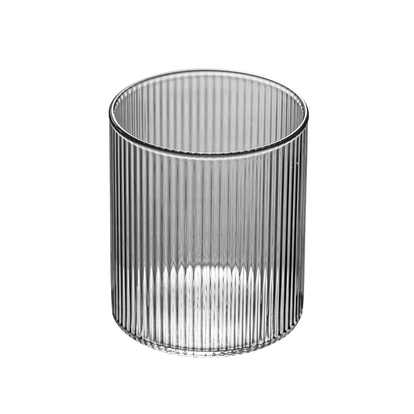 Vasos de agua de cristal con rayas verticales para desayunos modernos