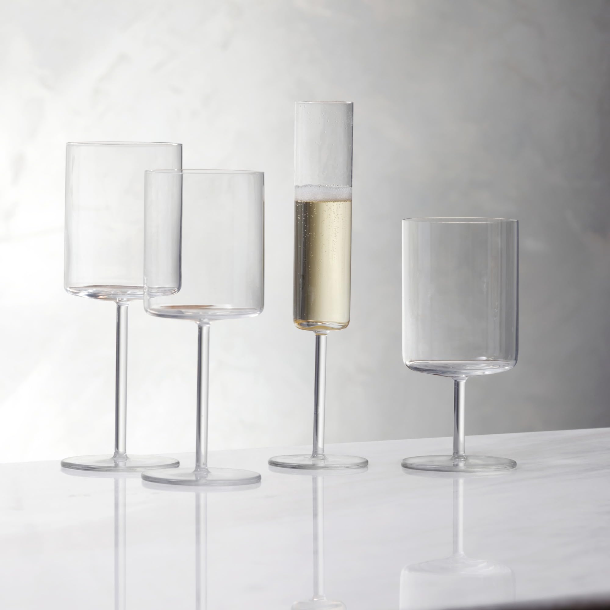 SCHOTT ZWIESEL Sektglas Modo (4er-Set), geradlinige Champagner Gläser mit Moussierpunkt, spülmaschinenfeste Tritan-Kristallgläser, Made in Germany (Art.-Nr. 119901)