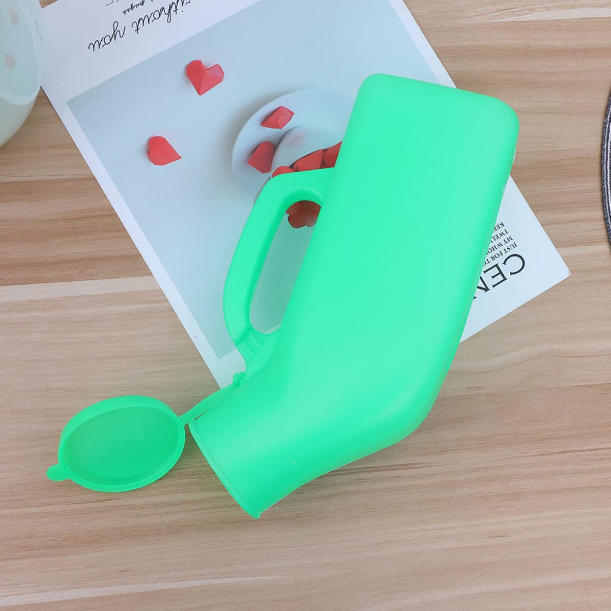 IWOWHERO Thickened Male Urinals 2 Pack 1200ml Urine Bottles Covers Reusable Daily Use Urinals for Men Random Color