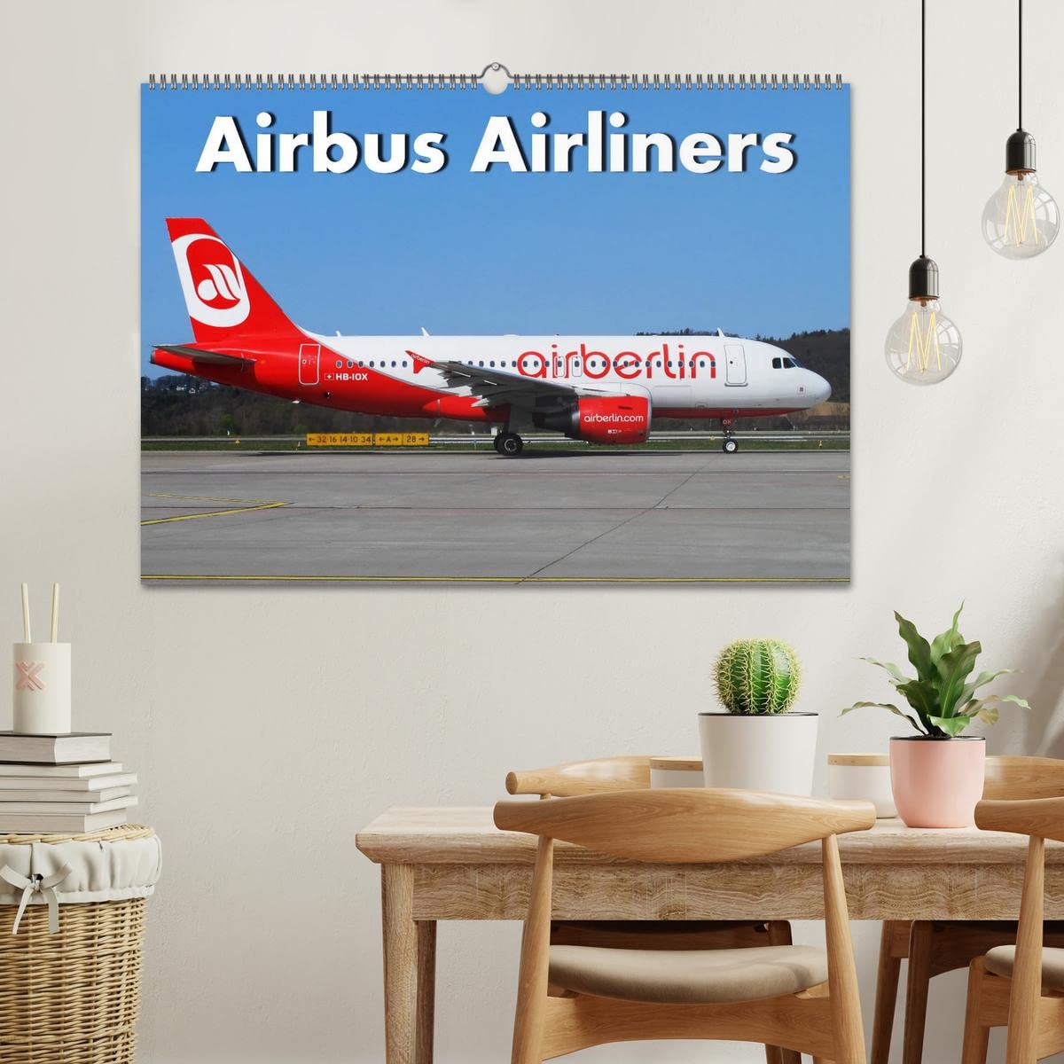 CALVENDO - Airbus Airliners (Wandkalender 2027 DIN A2 quer), Monatskalender: Die Airbus Flugzeug Familie deckt heute das ganze Airline Spektrum ab. Grund genug, hier alle eigene Airbus Modelle Revue p