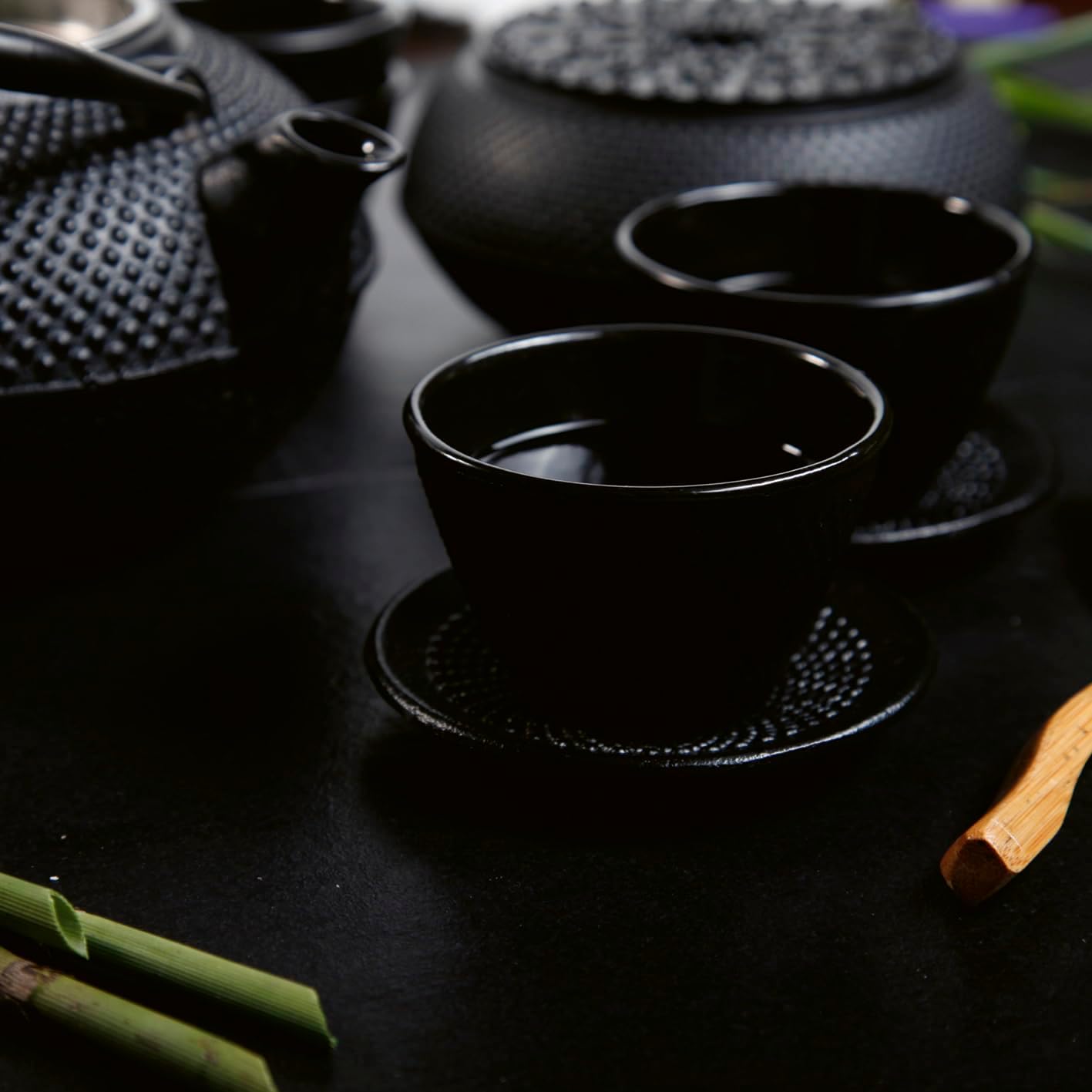 Lumaland Tetsubin Hobnail Design 12-Piece Tea Set 1x 1,4 Liter Cast-Iron Teapot, Teapot Warmer, 1x Bamboo Tea Scoop, 1x Stainless Steel Tea Strainer, 4X Tea Cups and 4X Coasters in Black image 3