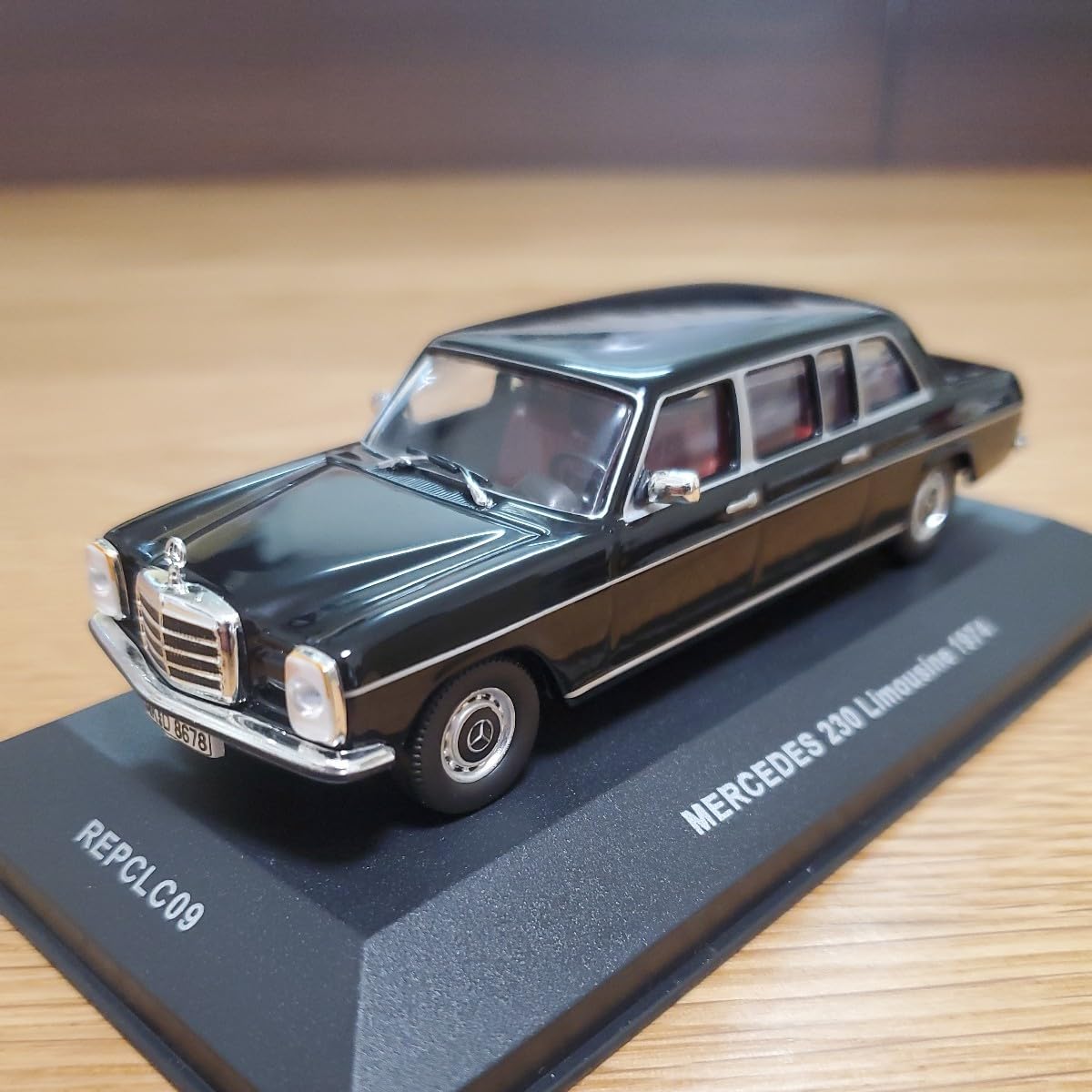 Amazon | 1/43 イクソ/Mercedes-Benz 230 Limousine 1974