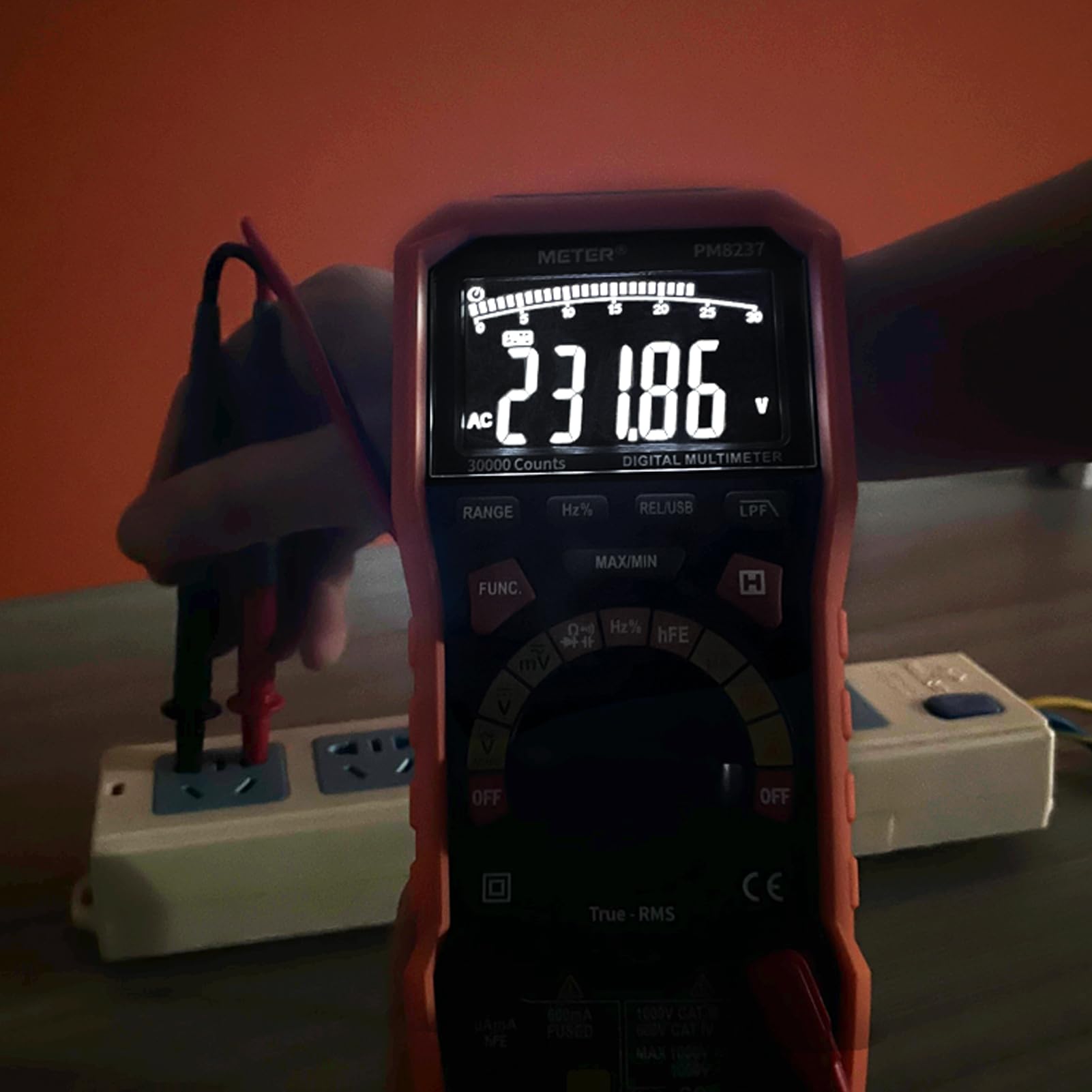 Multímetro digital 30.000 conteos y registro de datos por USB | Voltímetro medición de voltaje CA/CC, resistencia, corriente, diodos, frecuencia y ciclo de trabajo