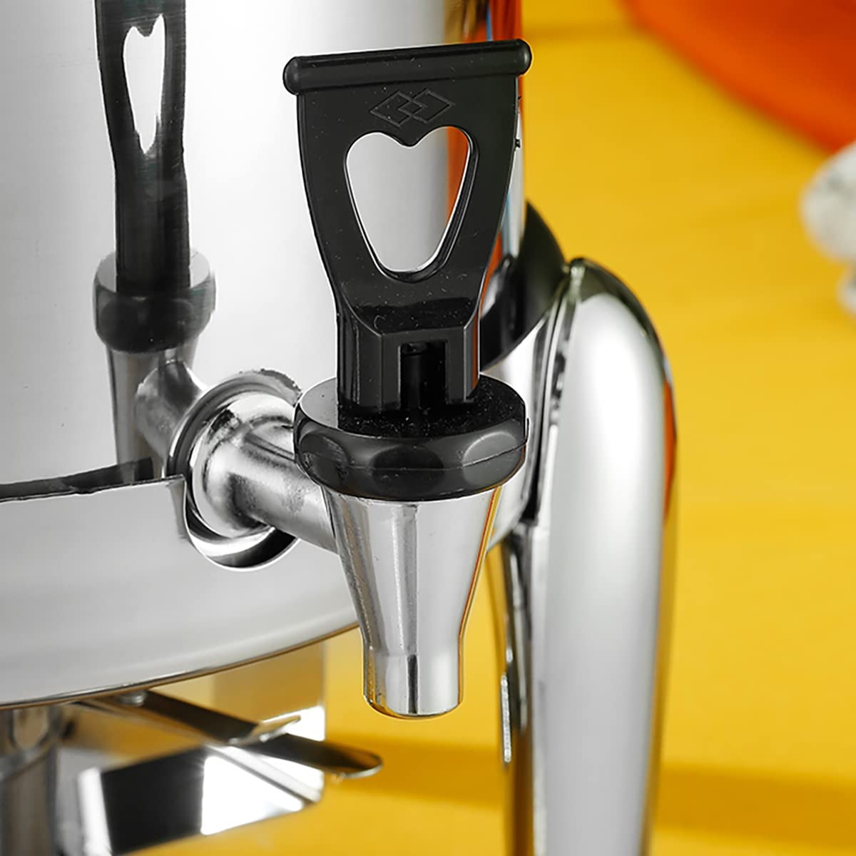 Distributore di caldaia per acqua calda con coperchio per catering e buffet - Unità elettrica commerciale per un servizio efficiente delle bevande