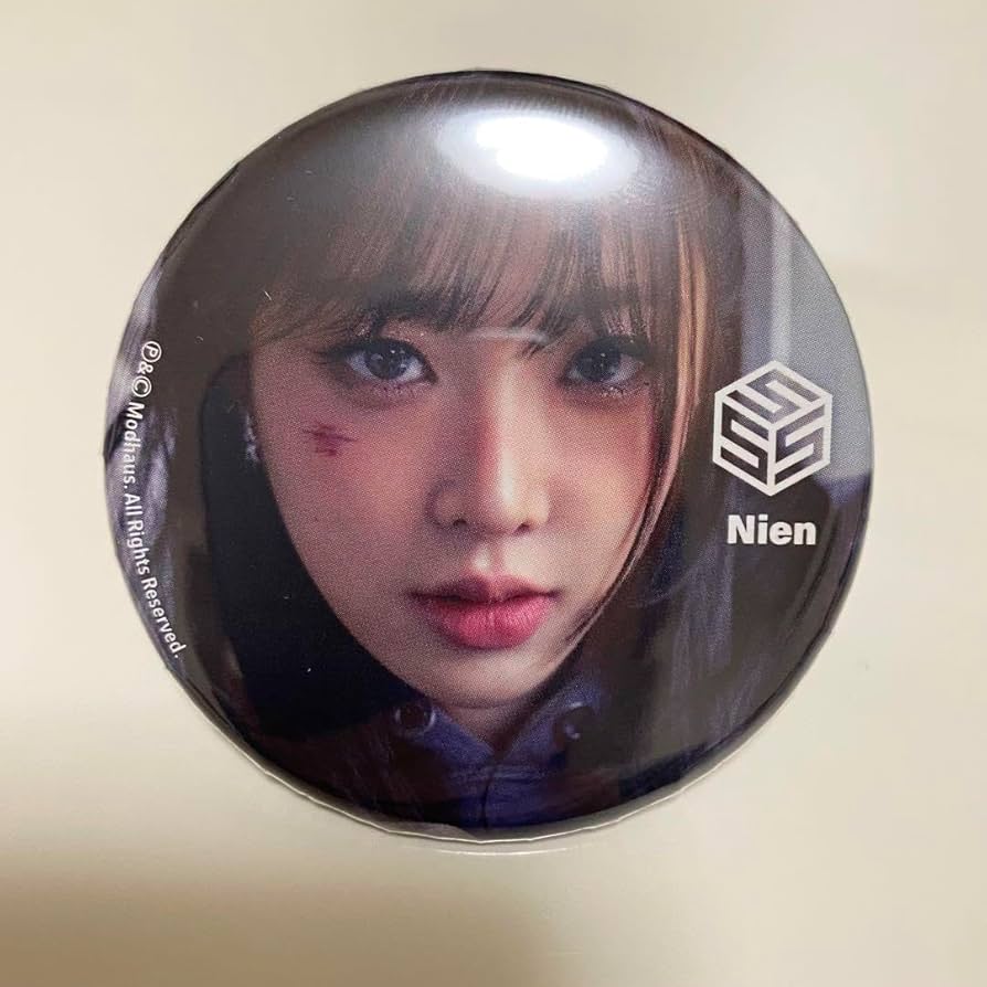 Amazon.co.jp: tripleS トエス ### UP 渋谷限定 S13 ニエン 缶