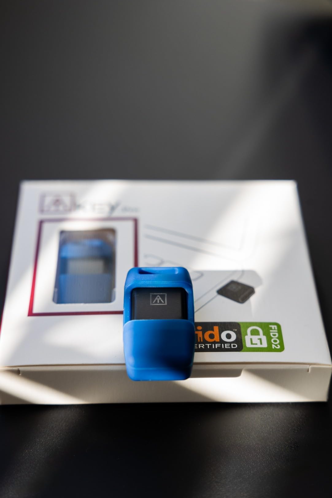 ATKey.Pro Clé de sécurité USB-C (biométrie, Lecteur d'empreintes digitales, FIDO2, Connexion sans Mot de Passe, Windows, Entra ID, macOS, Linux, Chrome OS, Compact, sans Pilote)