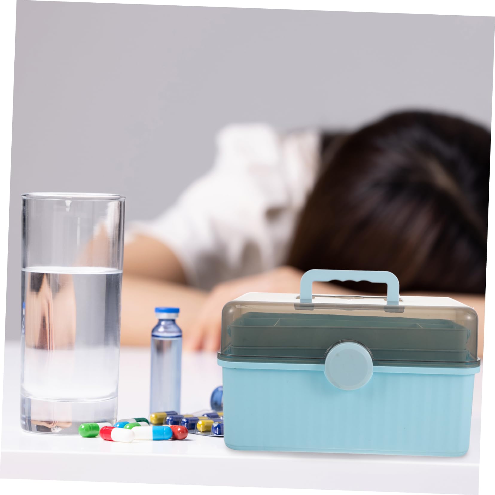 Botiquín de Primeros Auxilios de Plástico Azul, Diseño Multicapa | Gran Capacidad, Uso en Hogar y Oficina, Estructura Robusta, Caja Médica Portátil para Guardar Medicamentos Estilo Aleatorio