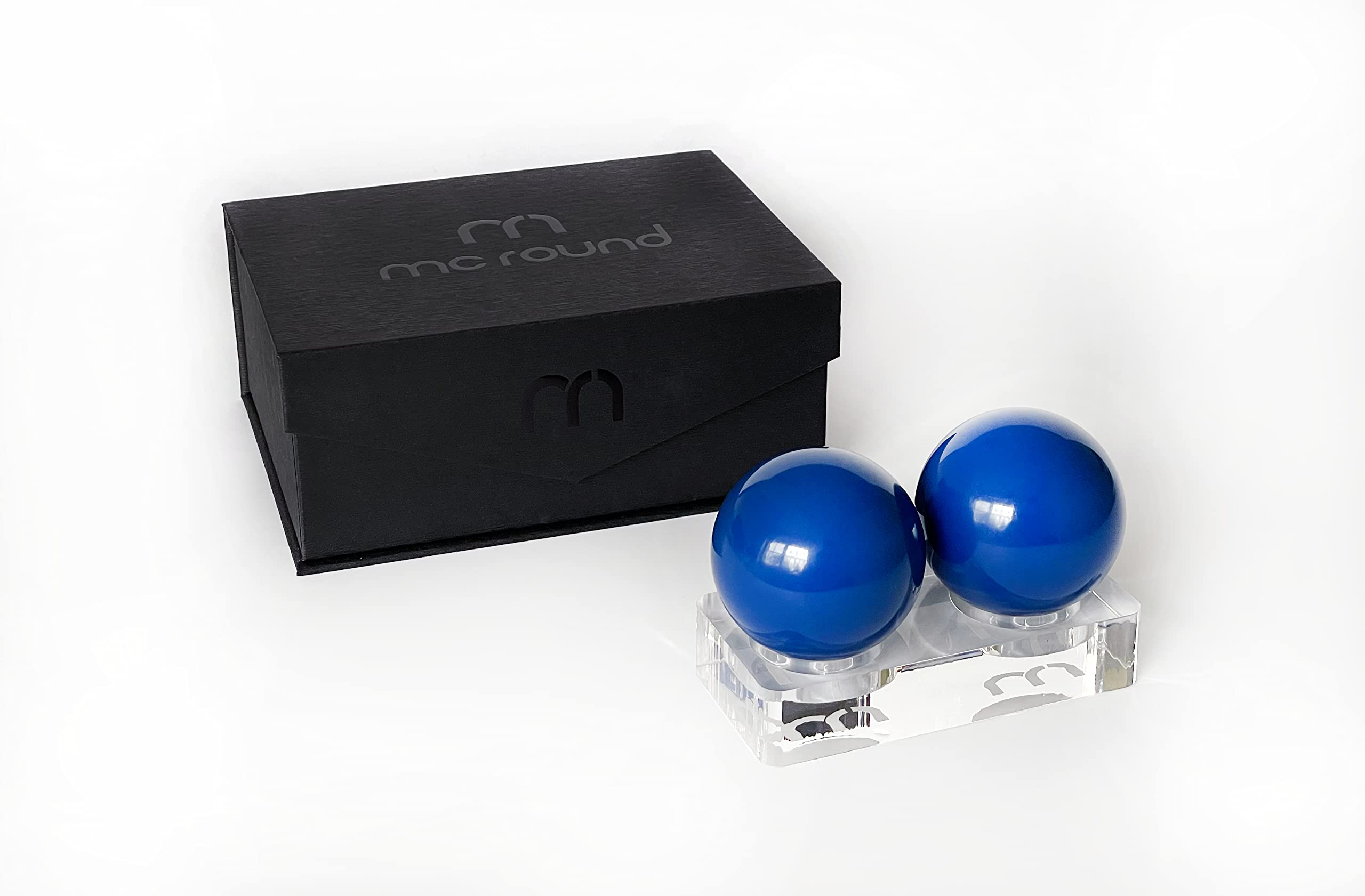 Dwie eleganckie Roundys niebieskie 48 mm do relaksu rąk – na akrylowym nośniku – w pudełku na biżuterię / opakowaniu na prezent – Qi Gong – przyjemne w dotyku – kulki do rąk – terapia dłoni