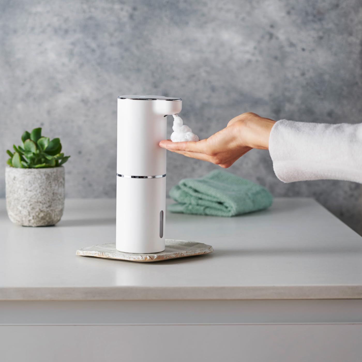 Betty Bossi - Schaumseifenspender mit Sensor 25965 – Hygienischer Automatischer Seifenspender für Schaumseife – Sensorbetrieb für berührungsfreies Dosieren – Ideal für Küche, Bad & Gäste-WC