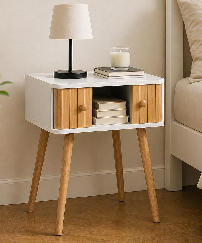 SUMGAR Mesita de Noche Blanca con 2 Puertas de Bambú Mesa Auxiliar Sofa