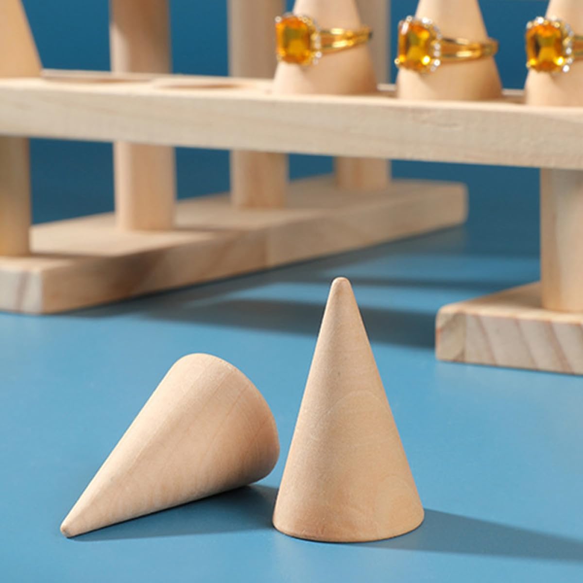 CALLARON Holz Ringständer in Kegelform für Schmuckpräsentation Beige