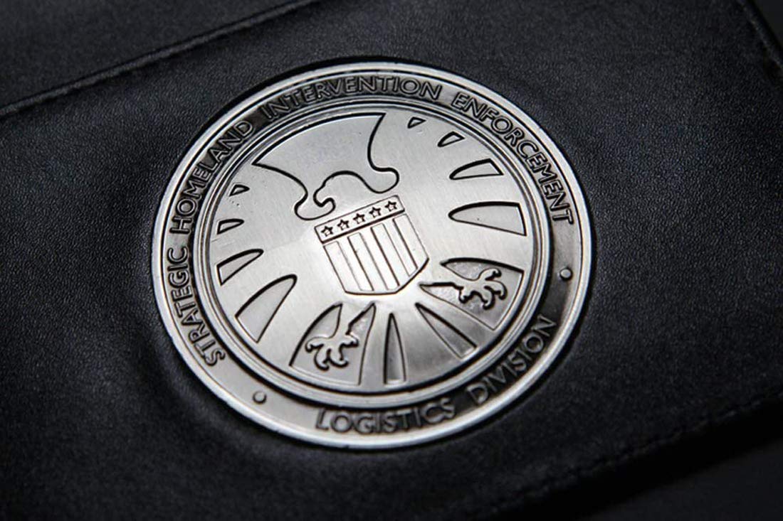 Porte-Badge Avengers SHIELD - Cuir Noir Avec Badge Métal | Style Agent Phil Coulson | Taille Unique