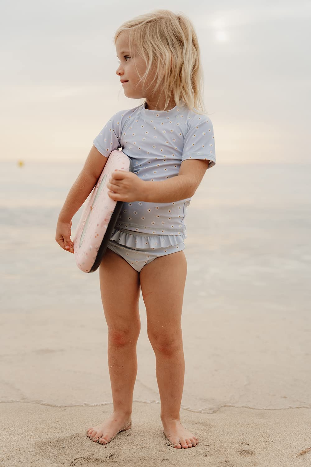 Little Dutch Schwimmshirt Badeshirt Kurzarm Kleinkind Mädchen hellblau (Gr. 86/92)- Daisies/Gänseblümchen
