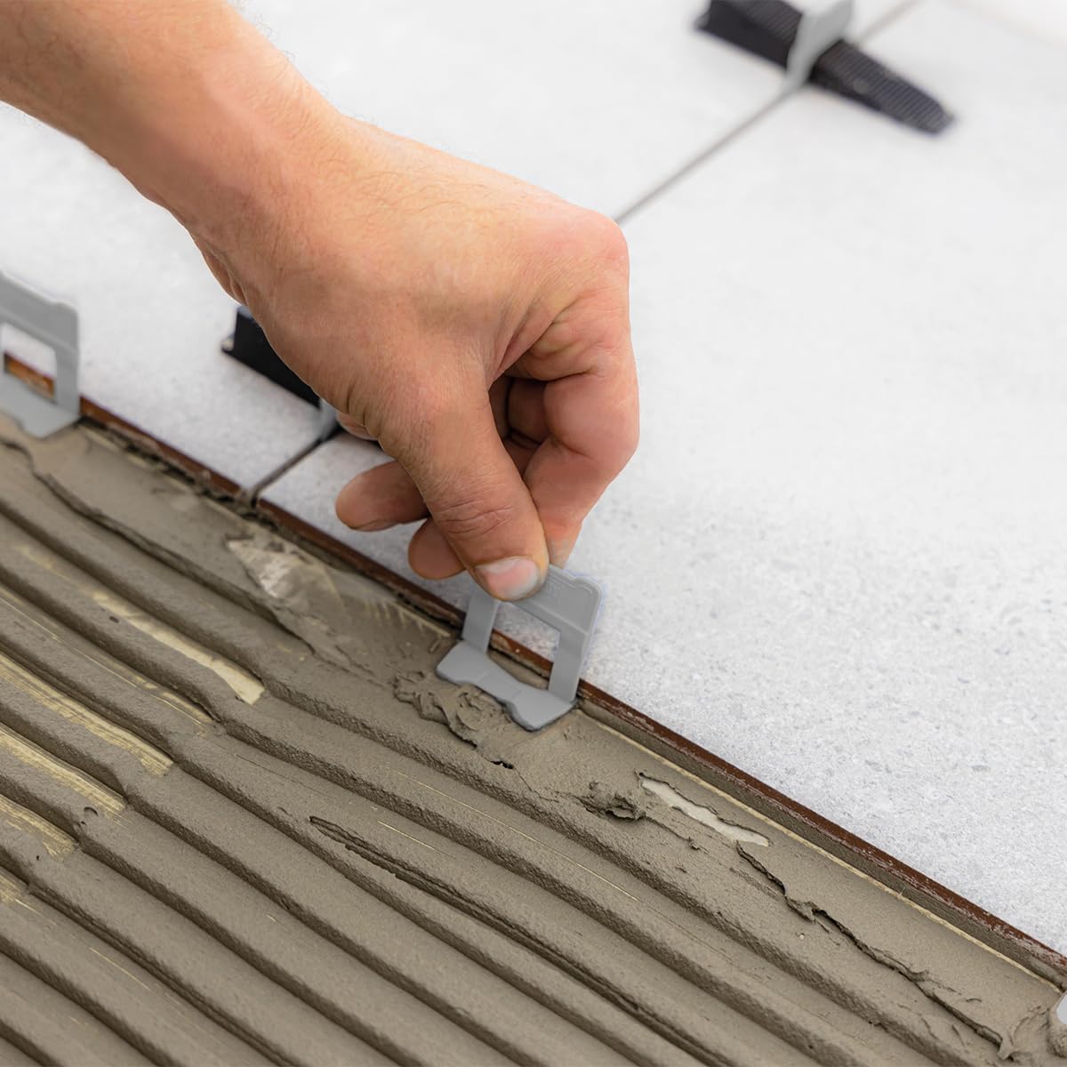 Hardy Working Tools: 100 clips de plástico de 1,5 mm para sistemas de nivelación de baldosas de pared y suelo, lengüetas de colocación