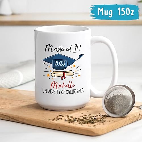 Vista 21 de And So The Adventure Begins - Taza de graduación personalizada, taza de graduación personalizada con nombre, regalos de graduación, taza de clase