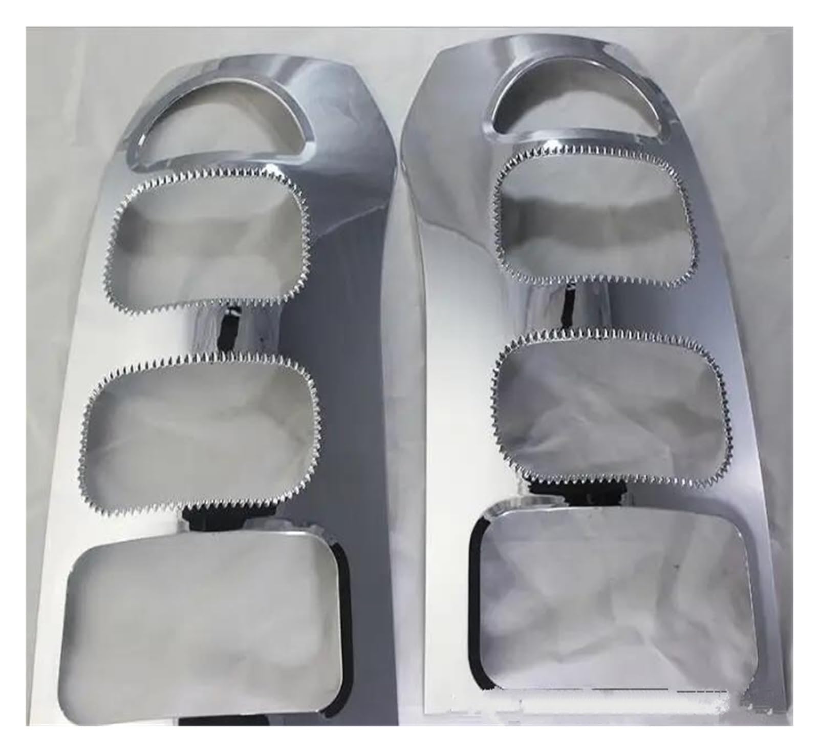 Cubierta cromada premium de pilotos traseros para Toyota Succeed 4