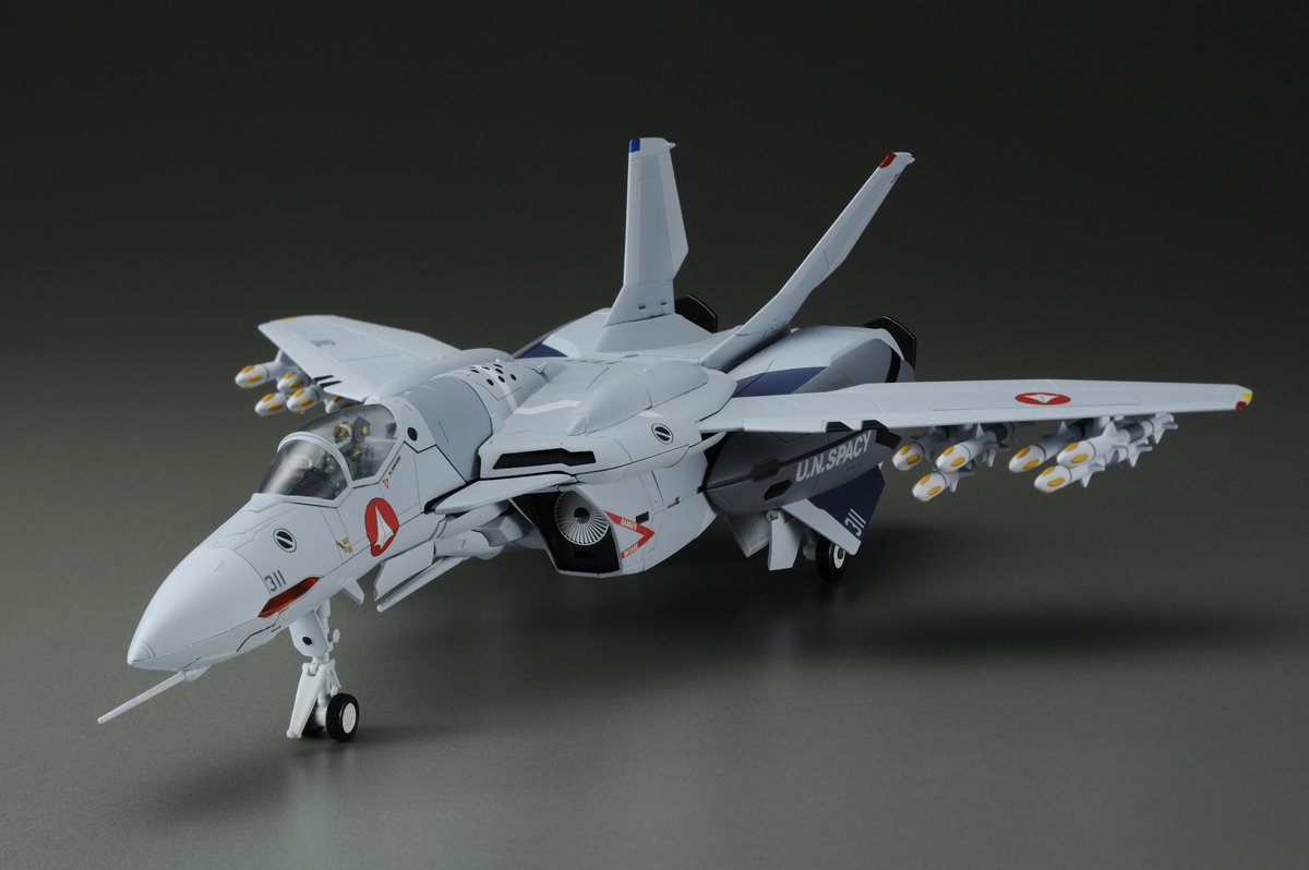 Amazon.co.jp: マクロスゼロ 完全変形VF-0A フェニックス 工藤