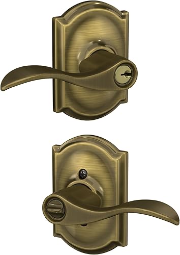 SCHLAGE - Manija Accent con cerradura que se abre con llave y moldura Camelot en latón antiguo - F51A ACC 609 CAM