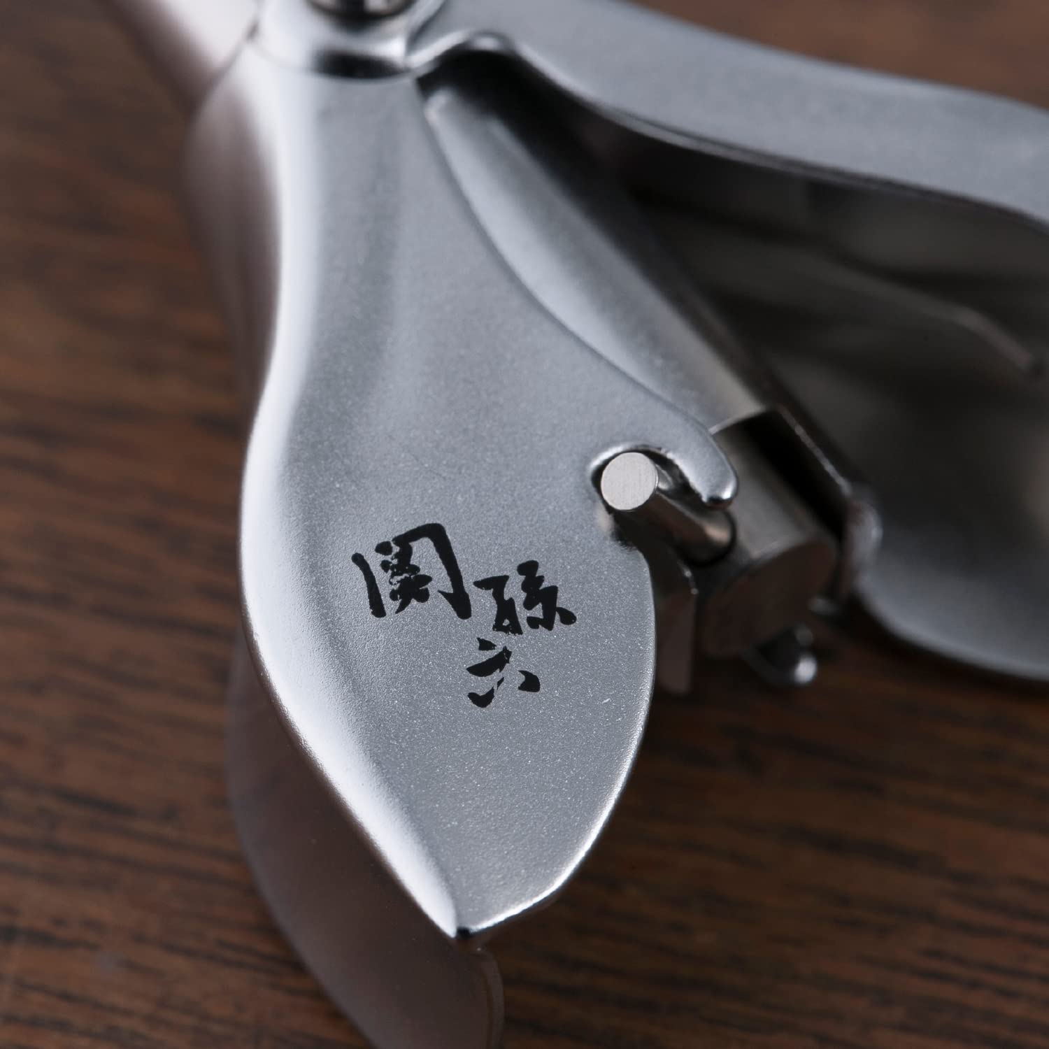 Amazon.co.jp: 貝印 関孫六 回転式鼻毛カッター HC3513 : ホーム＆キッチン