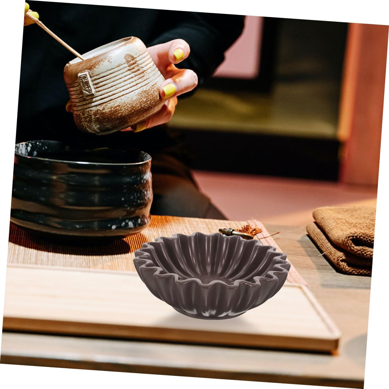 Decorative Bowl Grooved Petal Edge, 10-inch Black Resin Fruit Bowl and Key Holder, Living Room Snack Tray and Jewelry Organizer for Entryway Table and Console Decor