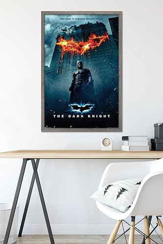 Miniatura 40 de Trends International DC Comics Movie - The Dark Knight - Póster de pared de una hoja con logotipo de Batman en fuego, 22.375 x 34 pulgadas, paquete