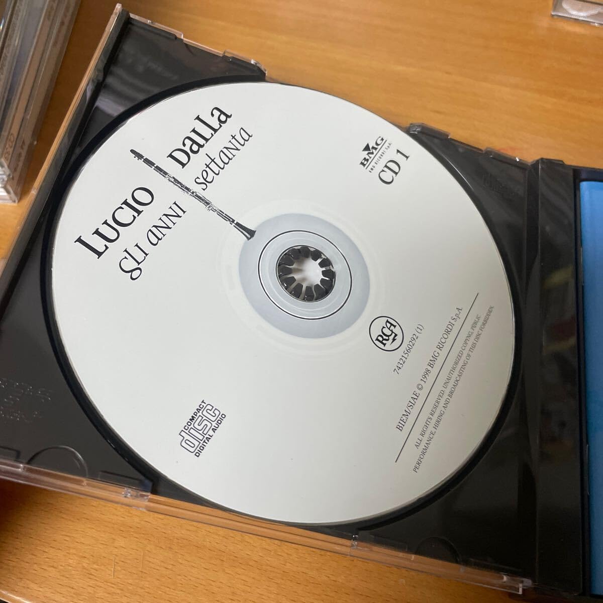 Amazon.co.jp: CD 629) 2枚組 ルーチョダッラ LUCIO DaLLa * gli
