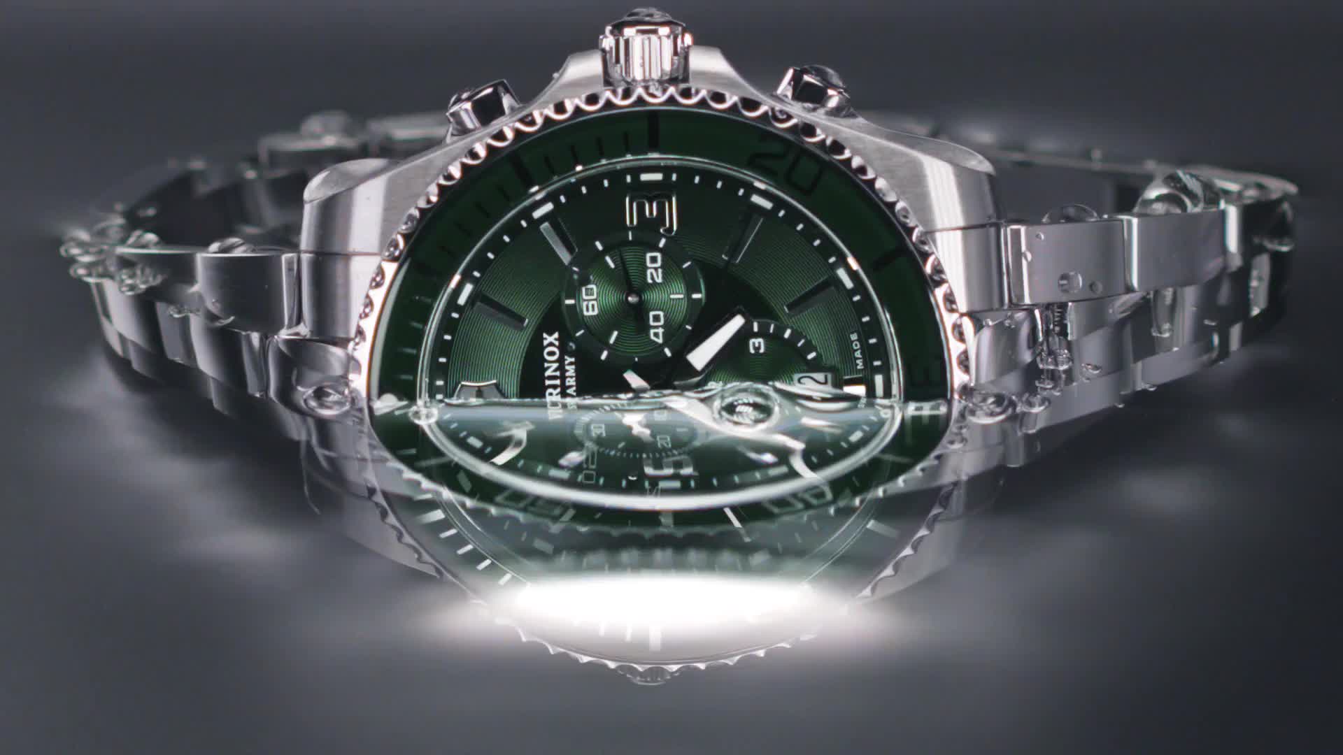 Victorinox Stainless Steel Men Swiss Army Maverick Chrono 241946