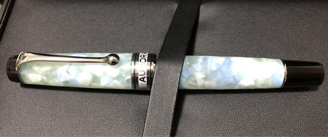 Amazon.co.jp: アウロラ 万年筆カレイドスコーピオ ルーチェヴェルデ