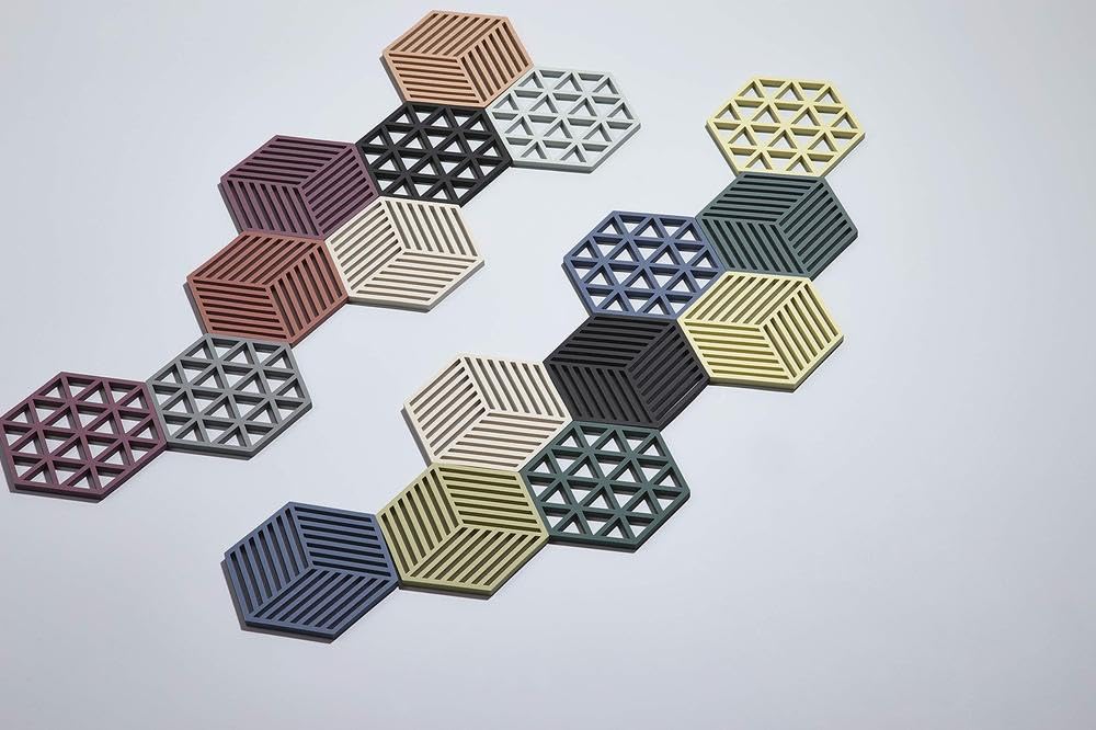 Zone Denmark - Dessous De Plat Hexagon en Silicone - Design GéoméTrique Moderne - Résistant À 250°C - Lave-Vaisselle - Dimensions 16 x 14 x 0,9 cm - Gris Chaud - 3