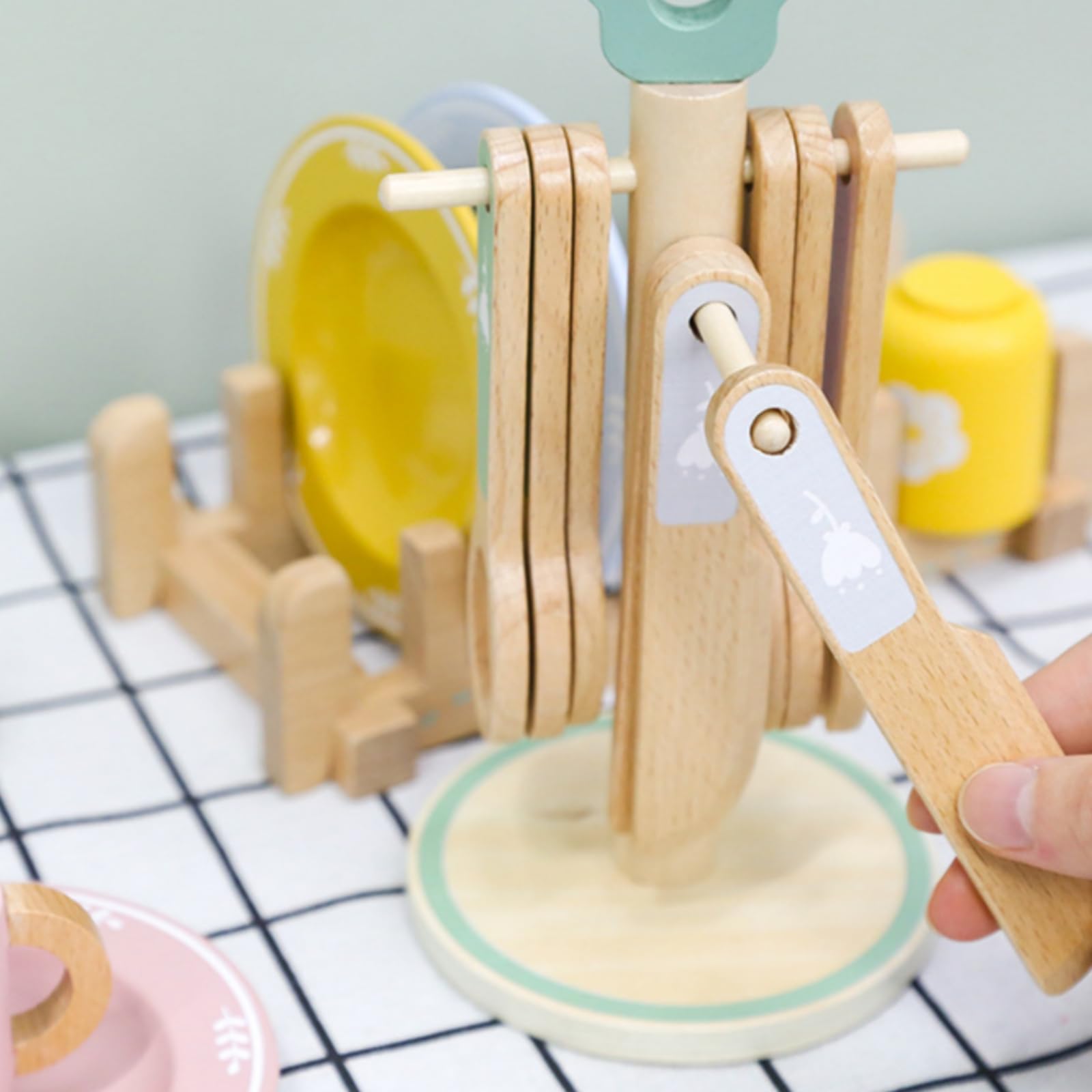 Qianly Set Cucina Giocattolo Bambini in Legno Stoviglie per Finzione con Piatti Bicchieri Posate Scolapiatti Ordinato Legno Liscio Adatto a Giochi di Ruolo Cameretta Regali