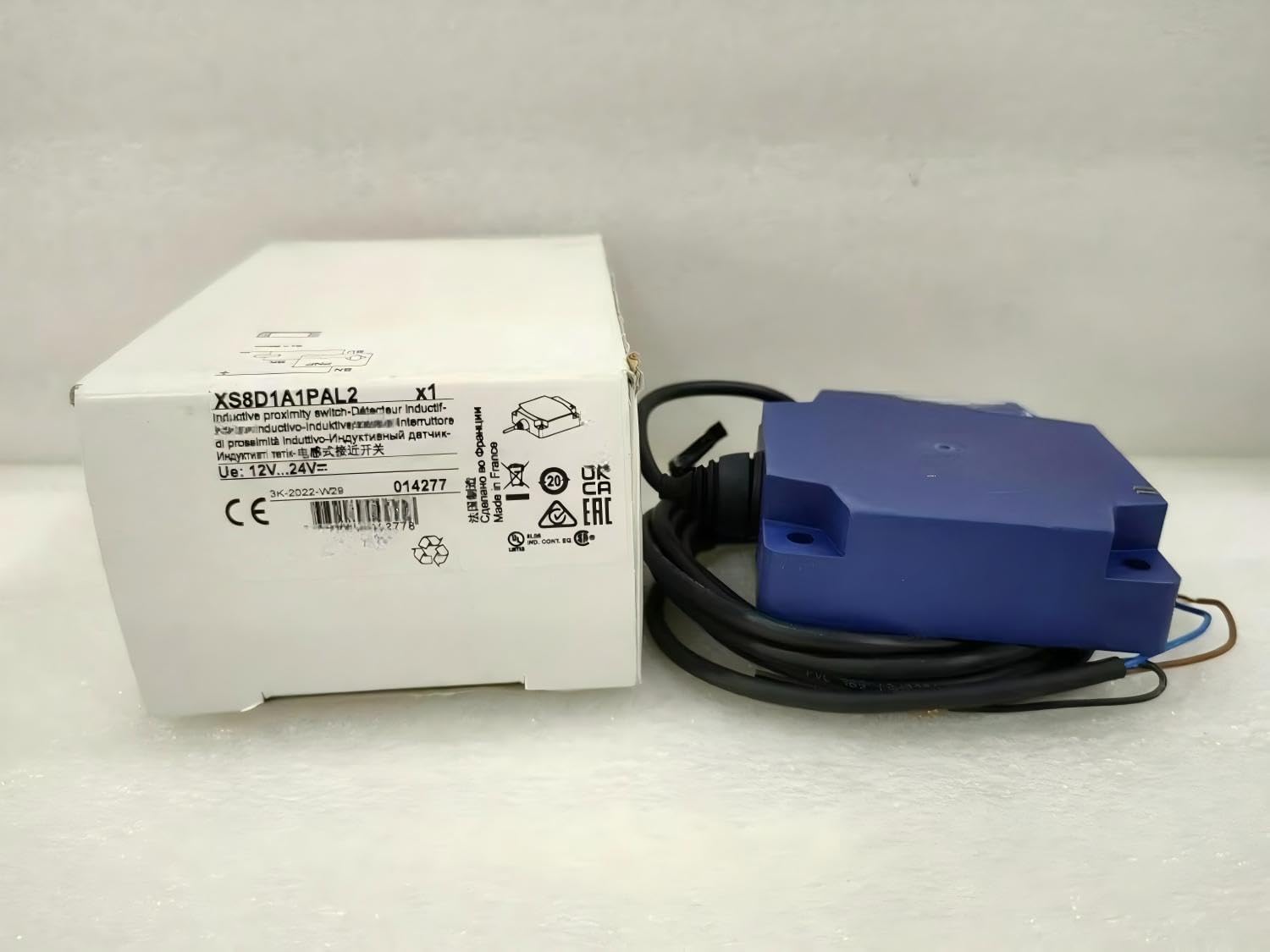 XS8D1A1PAL2,Flat inductive Proximity Sensor, 3-Wire Wiring, 1NO Solid State Output PNP, Cable Length 2M,12...24 VDC,Original Packaging,Never Used,in Stock,Ship Now.
