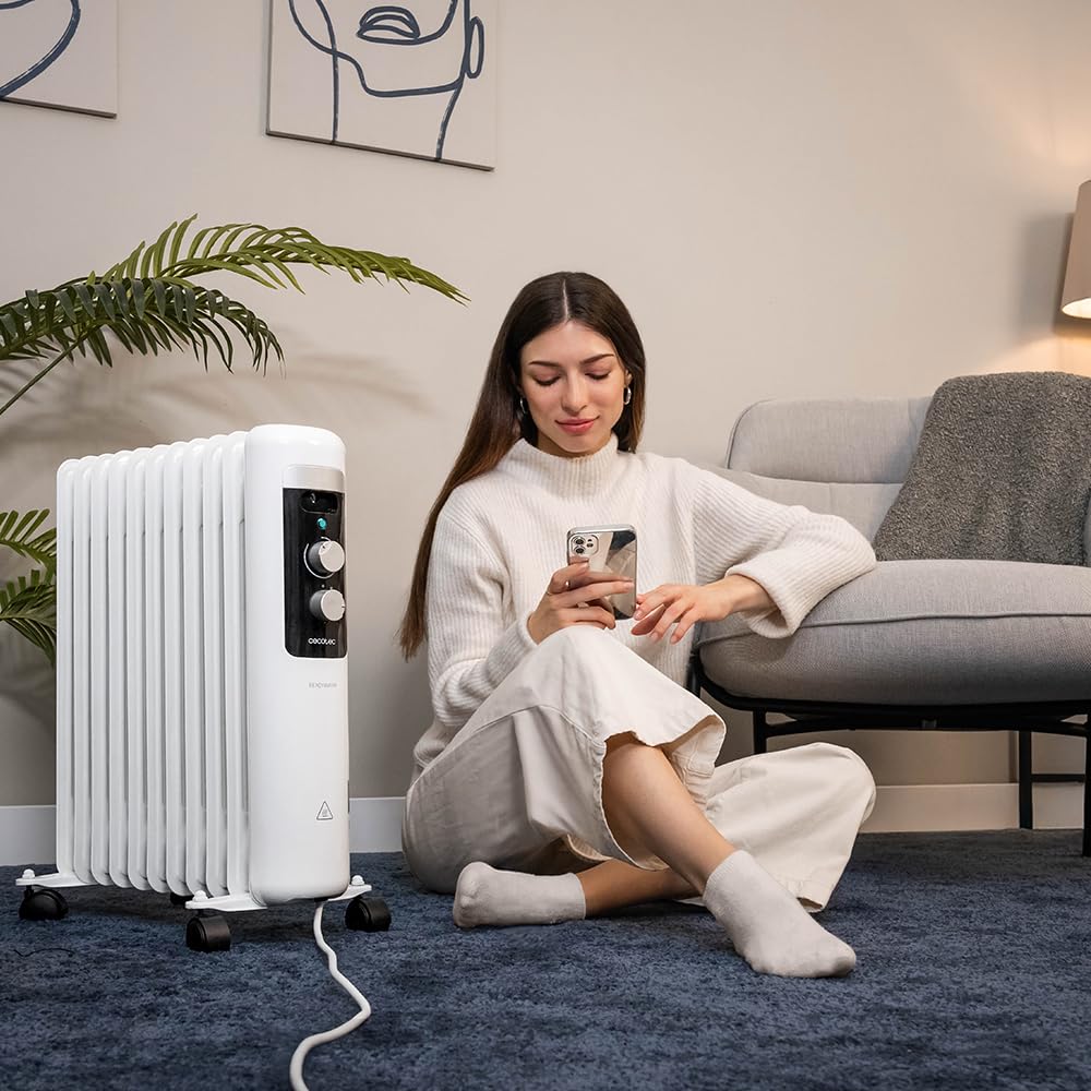 Cecotec Radiatore Ad Olio 11 Moduli Readywarm 11050 Space White. 2500W, Riscalda Fino A 25M². Termostato Regolabile, Tecnologia Warmspace, Facile Trasporto Con Easygo. Ideale Per Piccoli Ambienti.