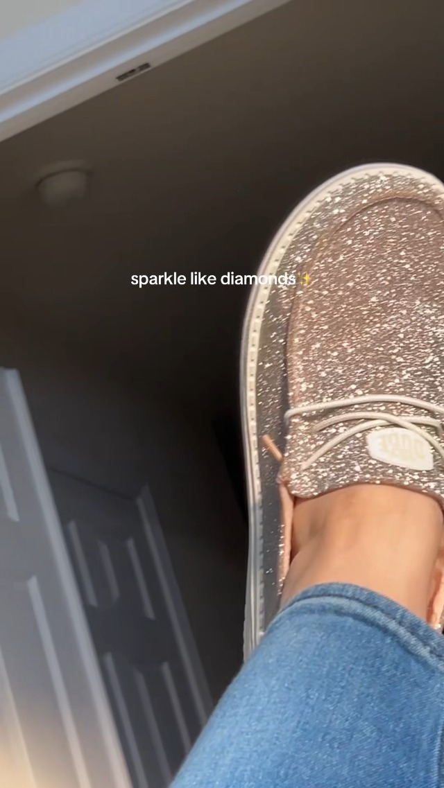 Watch HEYDUDE Wendy Metallic Sparkle Rose Gold on Amazon Live
