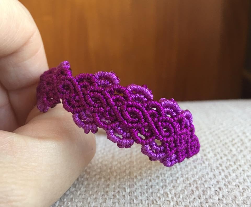 Genérico Pulsera artesanal color púrpura, macramé hecha a mano, mide aproximadamente 16 cm. de largo, hecha a mano