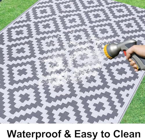 smiry Outdoor Teppich Wasserfest Balkon Camping Teppiche UV-beständig Waschbar Außenteppich Draussen Wendbarer für Terrasse, Garten, Wohnmobil - 150 x 240 cm, Grau & Weiß