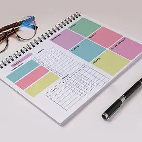 PLANNER SEMANAL PERMANENTE A4 (21x29,7cm) - 52 Folhas (1 Ano) - Bloco de Planejamento de Tarefas e Rotina com Espiral | Organizador de Produtividade Não Datado para Escritório, Estudos e Casa | Capa Transparente