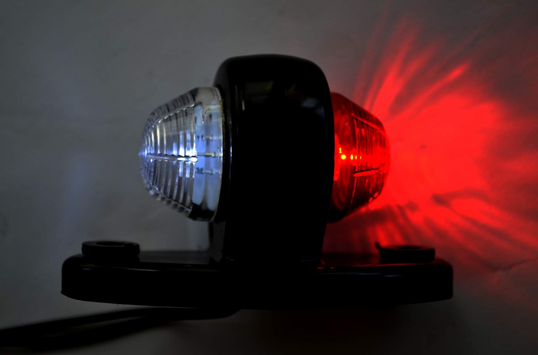 LED-Lichter für Rückholseiten, 12/24 Volt, Rot/Weiß, 4 Stück