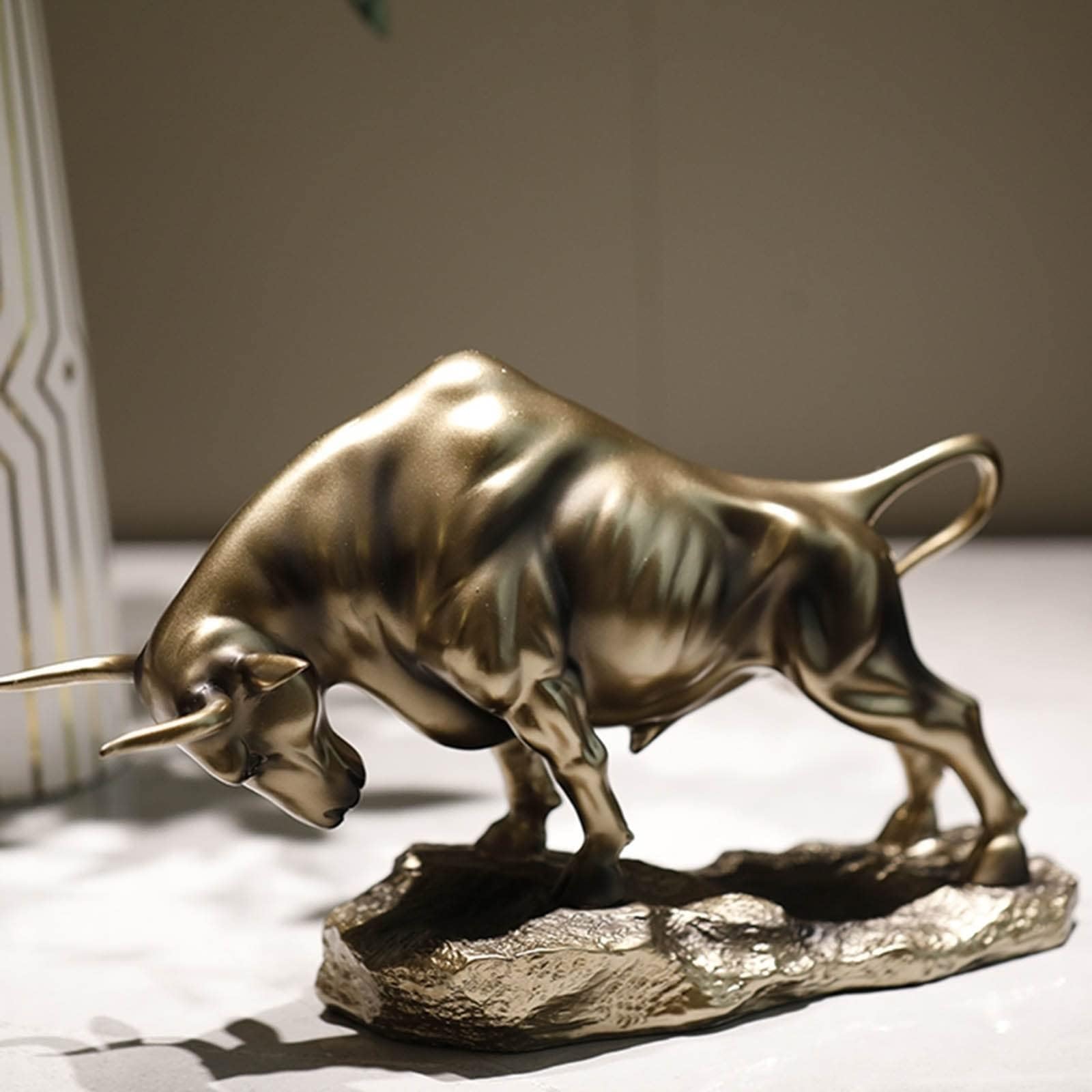 Statuette Statua Artistica In Bronzo Raffigurante Un Toro, Scultura Ornamentale In Resina, Statuetta Decorativa Da Scrivania, Bue Personalizzato, Decorazione Per Ufficio Regalo Artigianale(A)