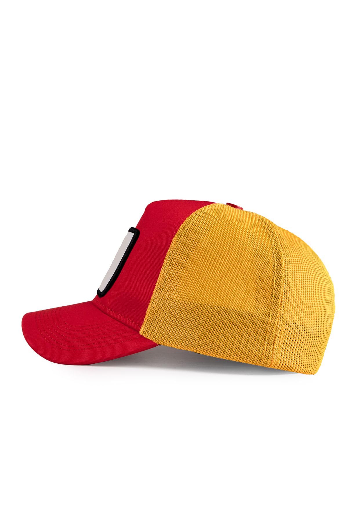 Gorra de Trucker Premium Rojo - Amarillo con Parche Gallo Colorido