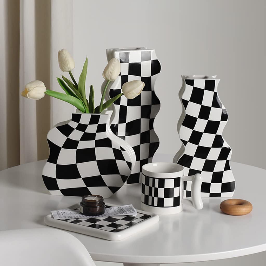 Vaso decorativo con reticolo bianco e nero dipinto a mano for la...