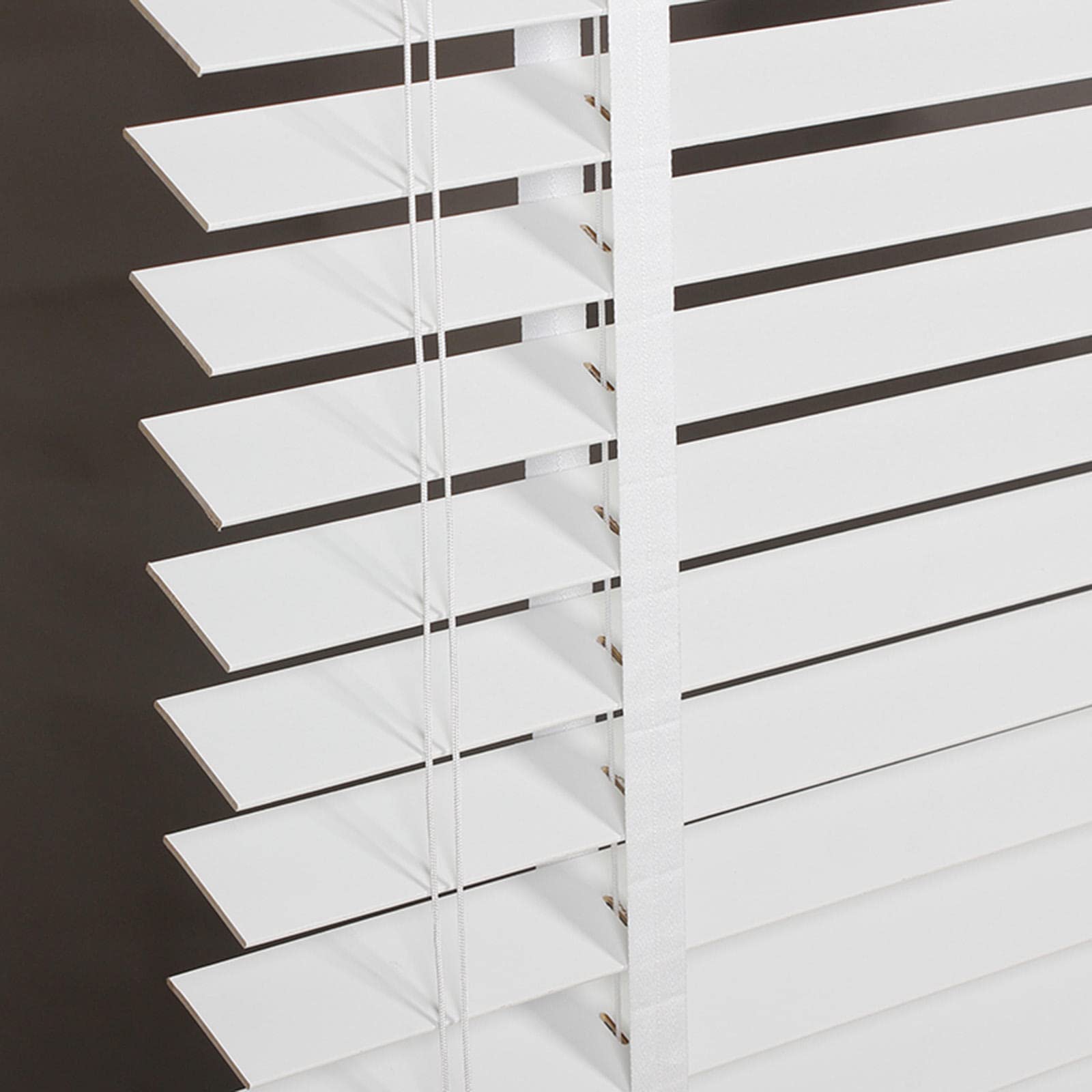 Weiße Holzjalousien, 50 mm Lamellen, horizontale Echtholz-Fensterläden für Zuhause und Büro, Privatsphäre und Wärmedämmung, Verdunkelungsvorhänge, Größe 50 x 90 cm