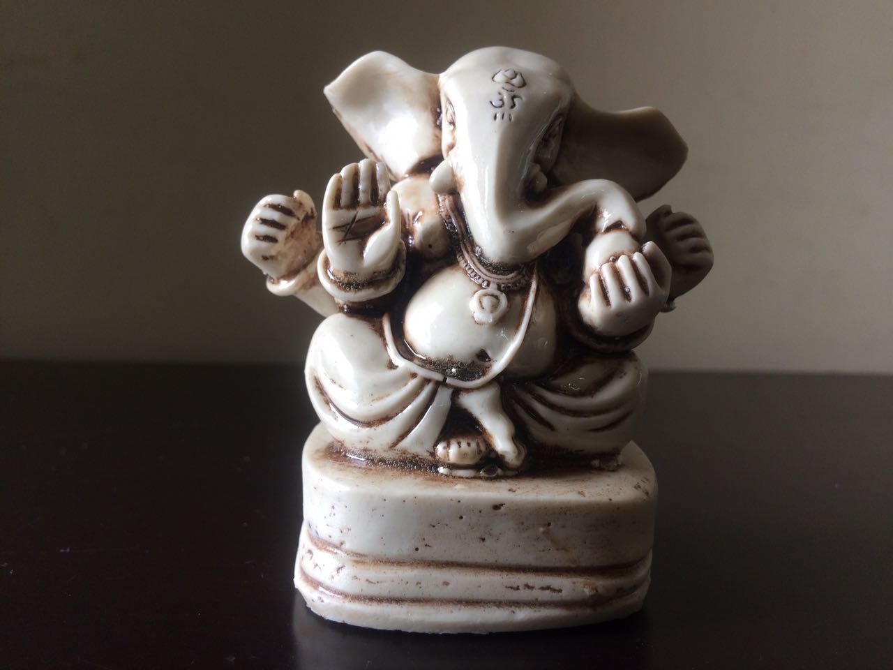 Hand Carved God Ganesha Ganpati Statue Resin Idol Sculpture 3.5 Inches Off White