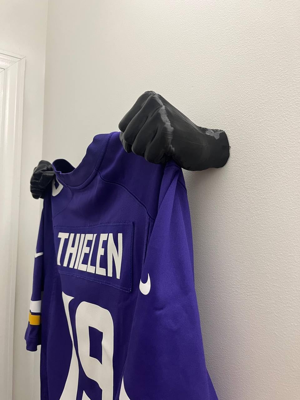 Commissioner’s Grip - Magnetic Hand Jersey Display Wall Mount - Football, Soccer, Basketball, Baseball, Hockey Jerseys