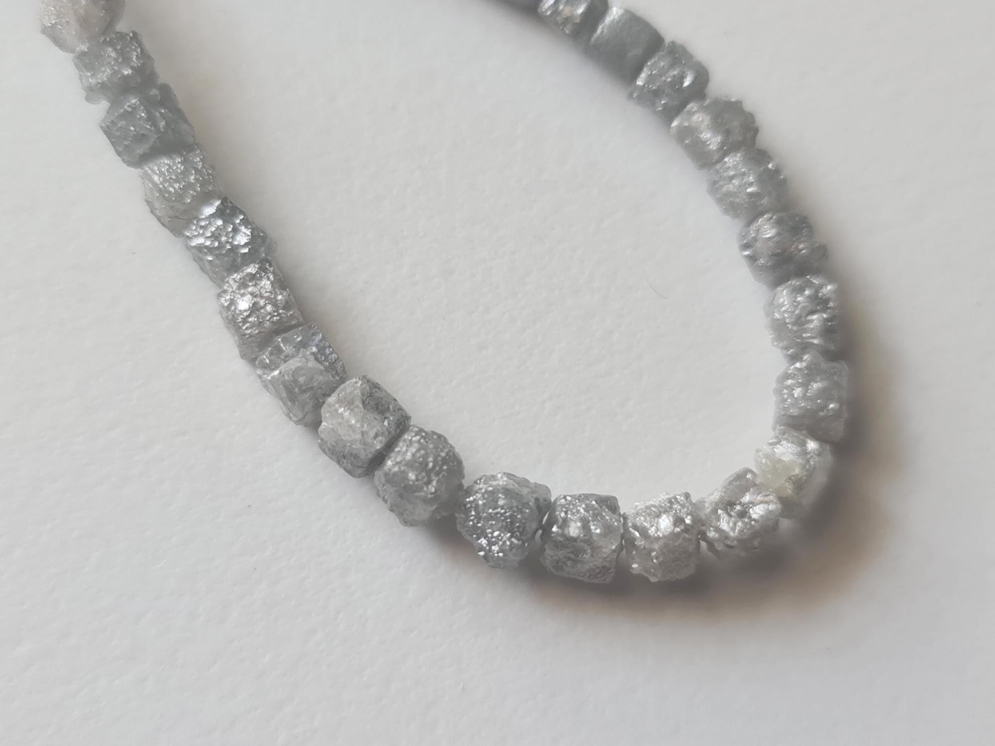 Kamienie szlachetne do biżuterii 3,5-4 mm szare białe surowe diamentowe kostki, naturalne surowe diamentowe kostki/koraliki w pudełku, surowe diamentowe kostki, wiercone pudełko 2 szt. - PVD78